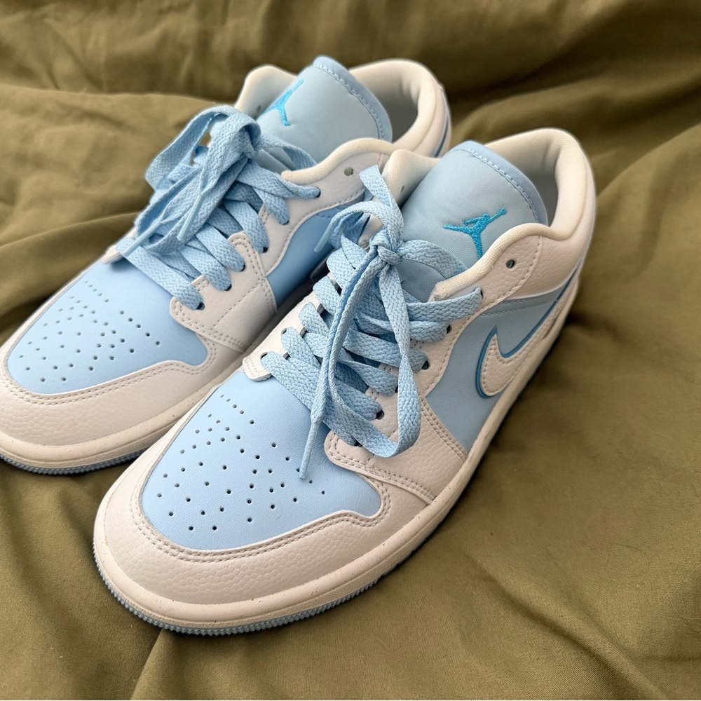 Jordan Low Top Sneakers - Light Blue & White